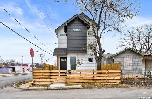 831 Montezuma St, San Antonio, TX, 78207-5927 | Card Image