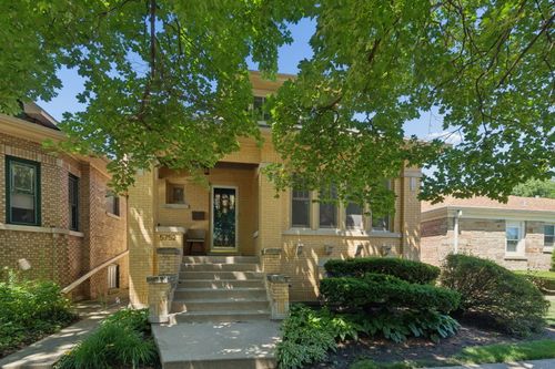 5752 N Sacramento Avenue, Chicago, IL, 60659 | Card Image
