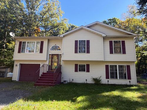 5257 Hummingbird Dr, Pocono Summit, PA, 18346-7615 | Card Image