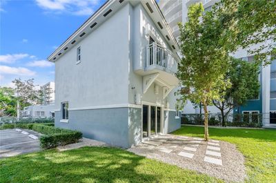 2730 - 2730 Sw 26th St, Townhouse with 3 bedrooms, 2 bathrooms and null parking in Miami FL | Image 2