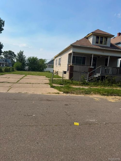 2409 Cody St, Detroit, MI, 48212-2245 | Card Image