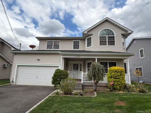 122 Walker Rd, Mineola, NY, 11501-2328 | Card Image