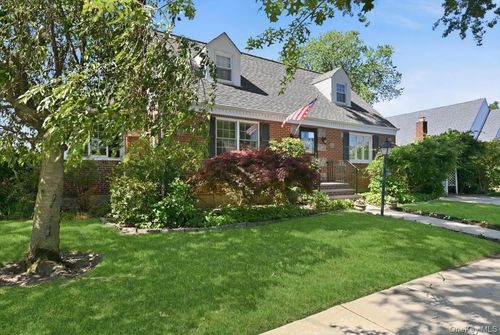 656 5th Ave, New Hyde Park, NY, 11040-5450 | Card Image