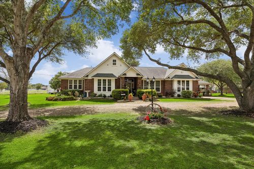 428 Briar Creek Ln, Sealy, TX, 77474-7324 | Card Image