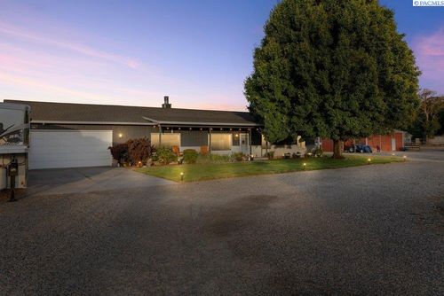 1117 Road 52, Pasco, WA, 99301-2471 | Card Image