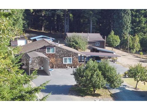 711 H Ave, Powers, OR, 97466-9643 | Card Image