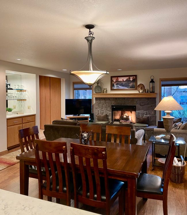12-Dining-WetBar-Fireplace-R33 | Image 14