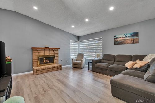 2885 Heller Dr, Jurupa Valley, CA, 92509-1964 | Card Image