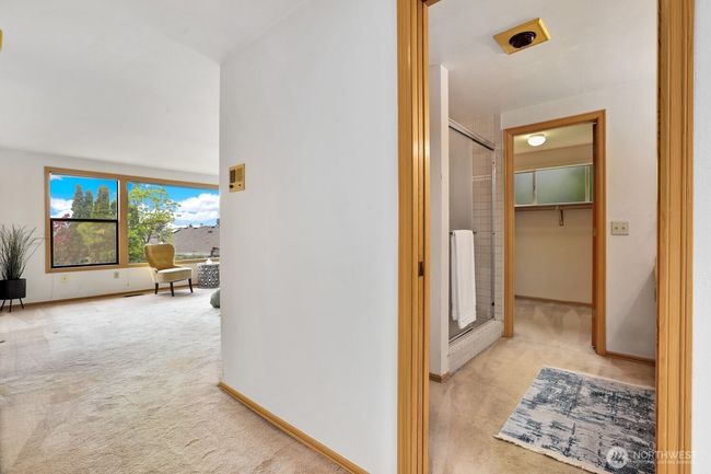 8840 Ne 24 Th St, House other with 5 bedrooms, 4 bathrooms and 3 parking in Clyde Hill WA | Image 24