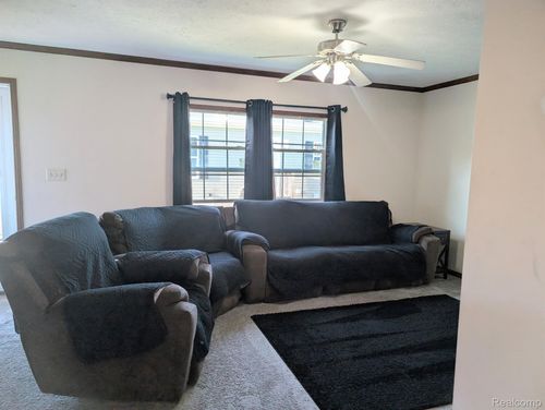 6272 Chadwick Ave, Fenton, MI, 48430-8212 | Card Image