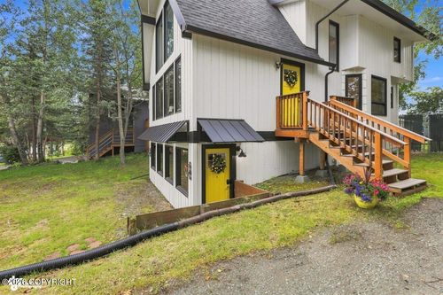 8230 Seacliff St, Anchorage, AK, 99502-4137 | Card Image