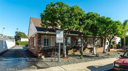 2028 Lake Ave, Altadena, CA, 91001-2450 | Card Image