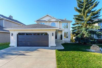 10054 Hidden Valley Dr Nw, House detached with 4 bedrooms, 3 bathrooms and 2 parking in Calgary AB | Image 1