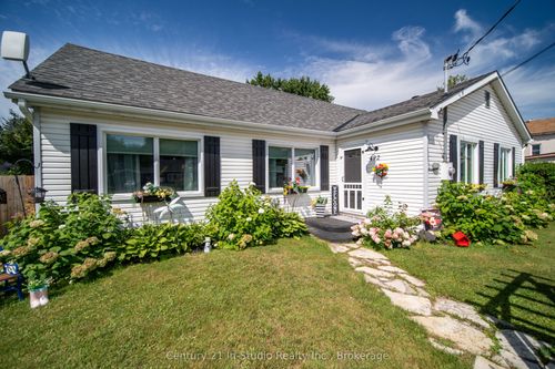 492 Bruce St, Hepworth, ON, N0H1P0 | Card Image