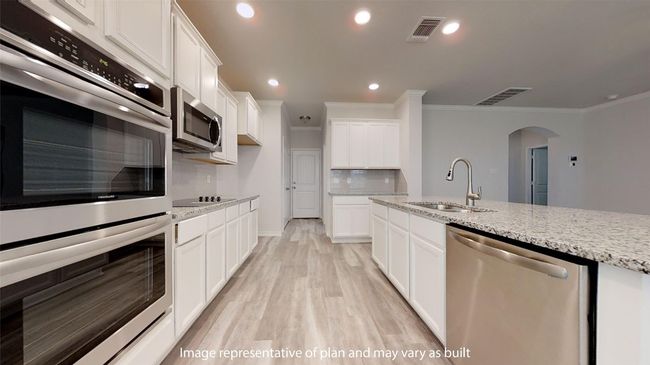 604 Sydney Blvd, House other with 5 bedrooms, 3 bathrooms and 3 parking in Thorndale TX | Image 6
