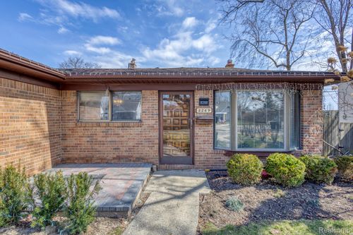 8269 Ziegler St, Taylor, MI, 48180-2967 | Card Image
