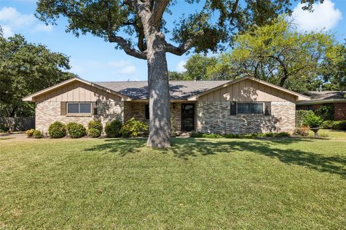505 Caduceus Ln, Hurst, TX, 76053-6832 | Card Image