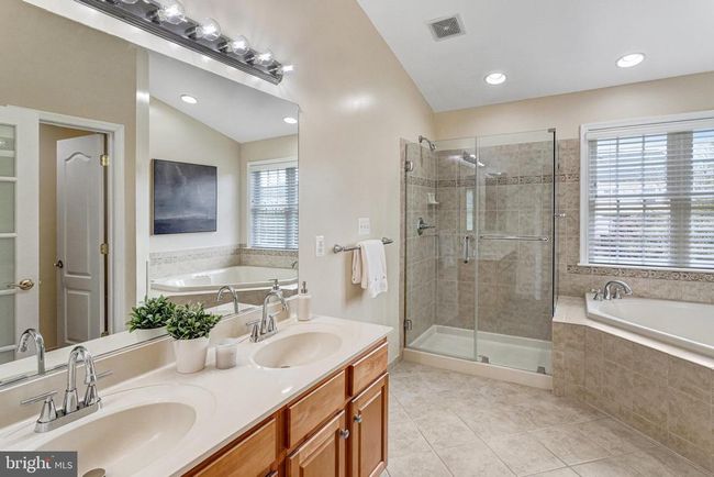 25804 Commons Sq, Townhouse with 3 bedrooms, 4 bathrooms and null parking in CHANTILLY VA | Image 21