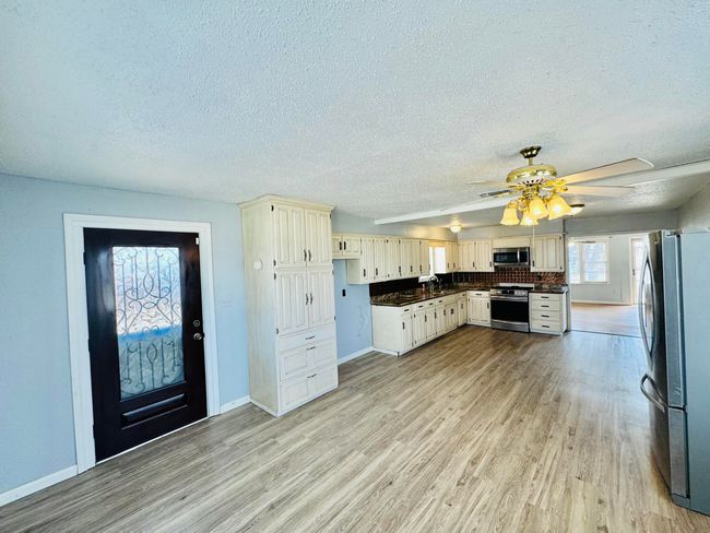 108 W 2 Nd St, House other with 3 bedrooms, 2 bathrooms and null parking in Hale Center TX | Image 9