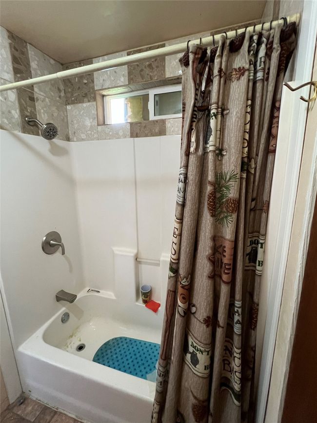 shower with tub | Image 54