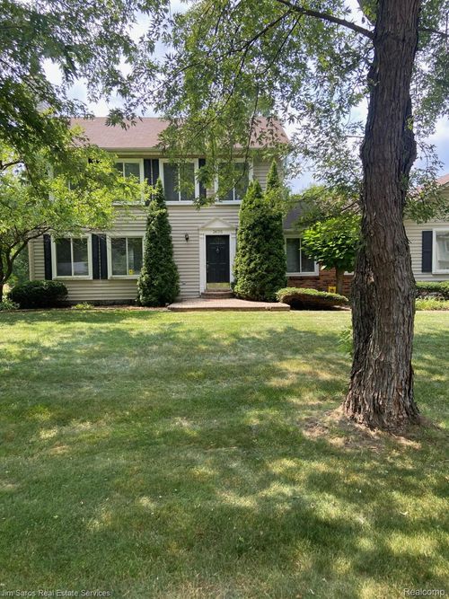 36715 Paddock Dr, Clinton Township, MI, 48035-1231 | Card Image