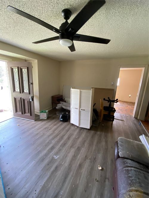 6812 Lakeside Dr, Lake Worth, TX, 76135-2214 | Card Image