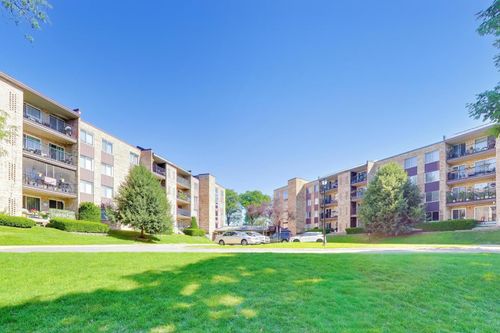 340-502 W Huntington Commons Rd, Mount Prospect, IL, 60056-5256 | Card Image