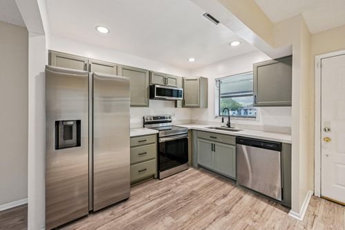 203-6001 Shakerwood Cir, Tamarac, FL, 33319-2360 | Card Image