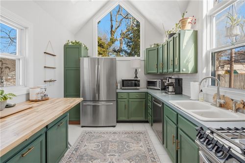 11 Heights Ave, Warwick, RI, 02889-4609 | Card Image