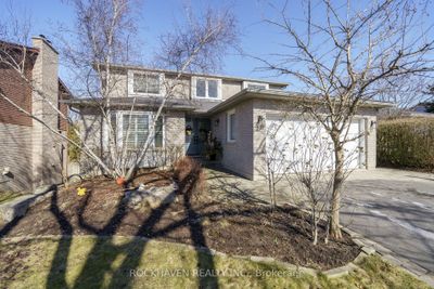 38 Larkspur Cres, House other with 3 bedrooms, 4 bathrooms and 6 parking in Ancaster ON | Image 1