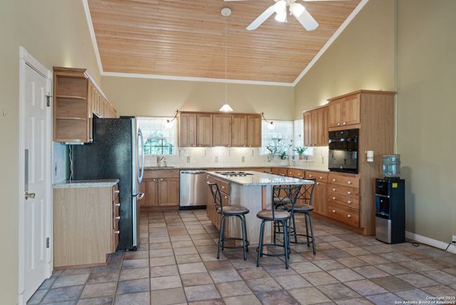 388 Oak Trl, House other with 3 bedrooms, 5 bathrooms and null parking in Pipe Creek TX | Image 4