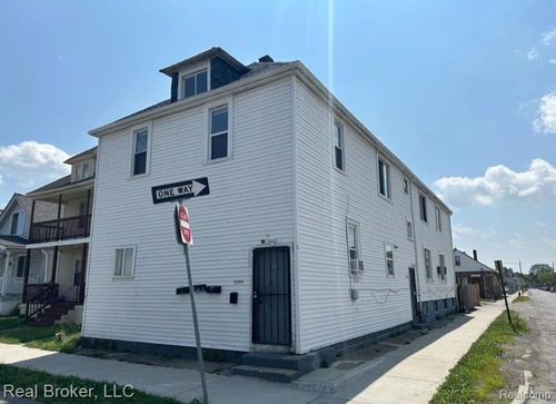 2300 Whalen St, Hamtramck, MI, 48212-2960 | Card Image
