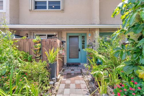 814 Banks Rd, Coconut Creek, FL, 33063-4658 | Card Image