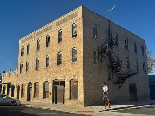 111 Ne 2nd St, Smithville, TX, 78957-1807 | Card Image