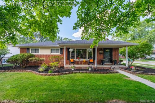33112 Kirby St, Farmington, MI, 48336-5037 | Card Image