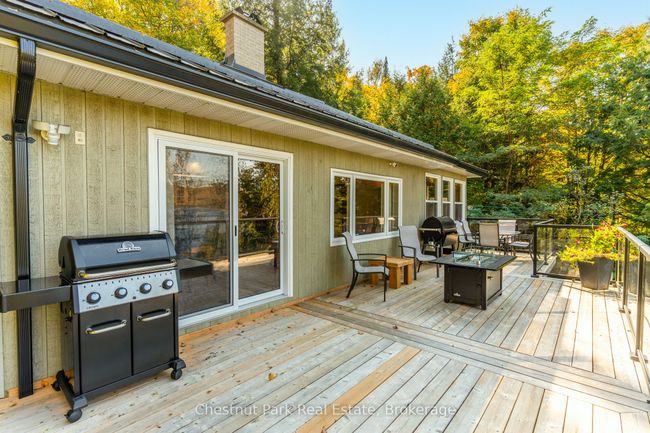 293 W Diamond Lake Rd, House other with 3 bedrooms, 2 bathrooms and 4 parking in Highland Grove ON | Image 8