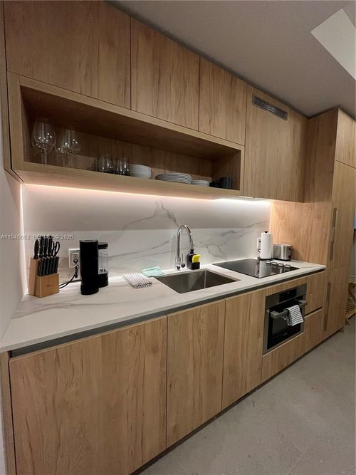 1006-11 Ne 6th, Miami, FL, 33132 | Card Image