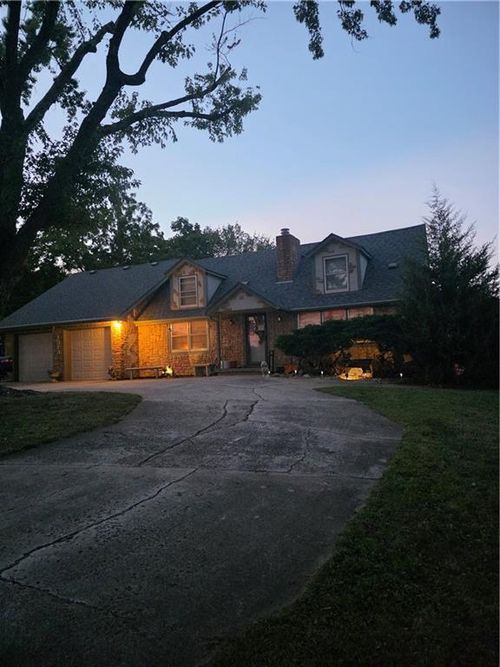 1220 Ne Woods Chapel Rd, Lee's Summit, MO, 64064-1745 | Card Image