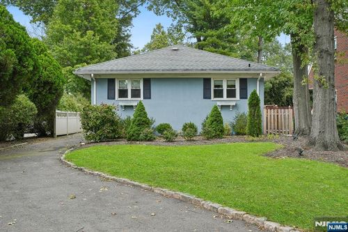 15 Lessing Rd, West Orange, NJ, 07052-3112 | Card Image