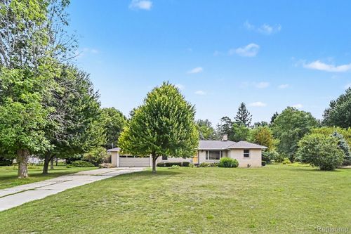 1157 Kra Nur Dr, Burton, MI, 48509-1628 | Card Image