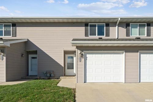 1992 Golden Eagle Dr Drive, Clinton, IA, 52732 | Card Image