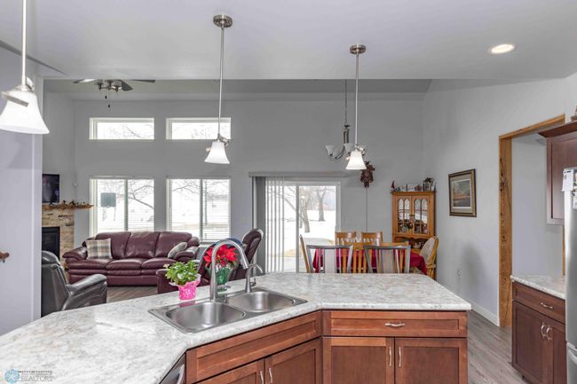 Kitchen Island | Image 11