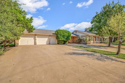 85 Brookhollow Dr, Wimberley, TX, 78676-2506 | Card Image