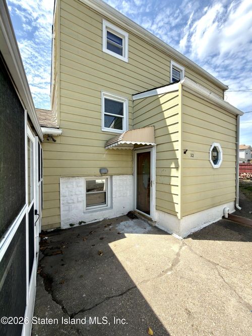 32 Linda Avenue, Staten Island, NY, 10305 | Card Image