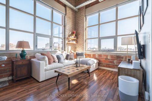 ph3-2154 Dundas St W, Toronto, ON, M6R1X3 | Card Image