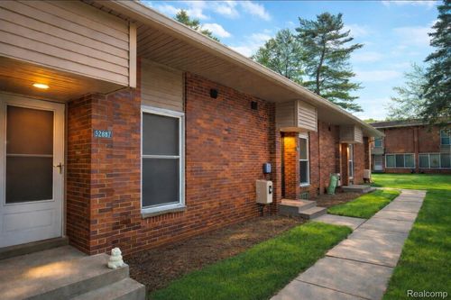 32687 5 Mile Rd, Livonia, MI, 48154-3043 | Card Image