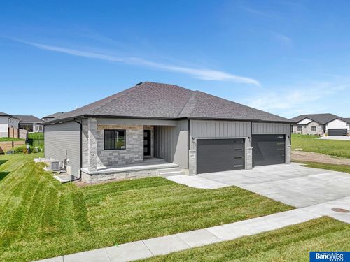 8009 Kallum Drive, Lincoln, NE, 68516 | Card Image
