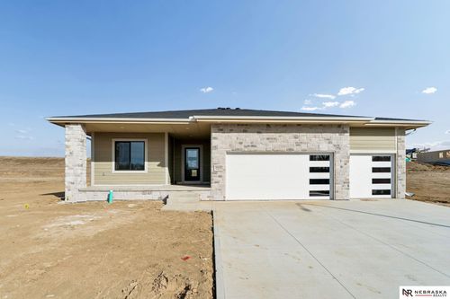 8608 Reed St, Papillion, NE, 68046-5113 | Card Image