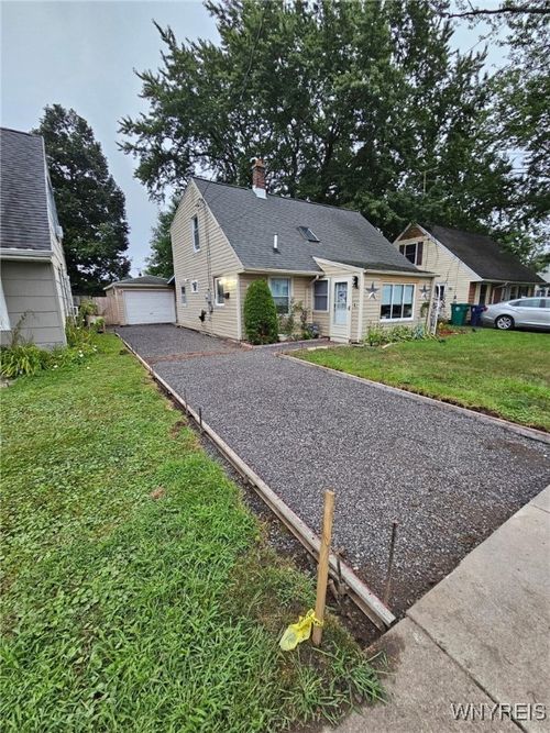 555 77th St, Niagara Falls, NY, 14304-2325 | Card Image