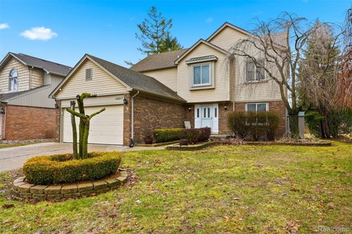 48607 Presidential Dr, Macomb, MI, 48044-1985 | Card Image